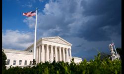 المحكمة العليا الأميركية تحسم الجدل بشأن "حصانة ترامب"